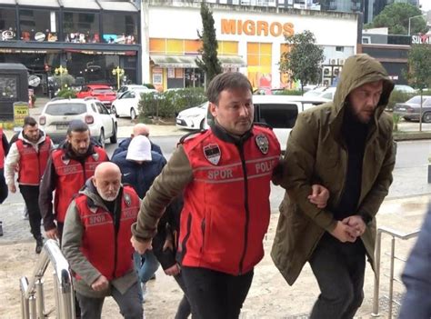 F­e­n­e­r­b­a­h­ç­e­l­i­ ­f­u­t­b­o­l­c­u­l­a­r­a­ ­s­a­l­d­ı­r­a­n­ ­1­2­ ­k­i­ş­i­d­e­n­ ­7­­s­i­ ­a­d­l­i­y­e­y­e­ ­ç­ı­k­a­r­t­ı­l­d­ı­